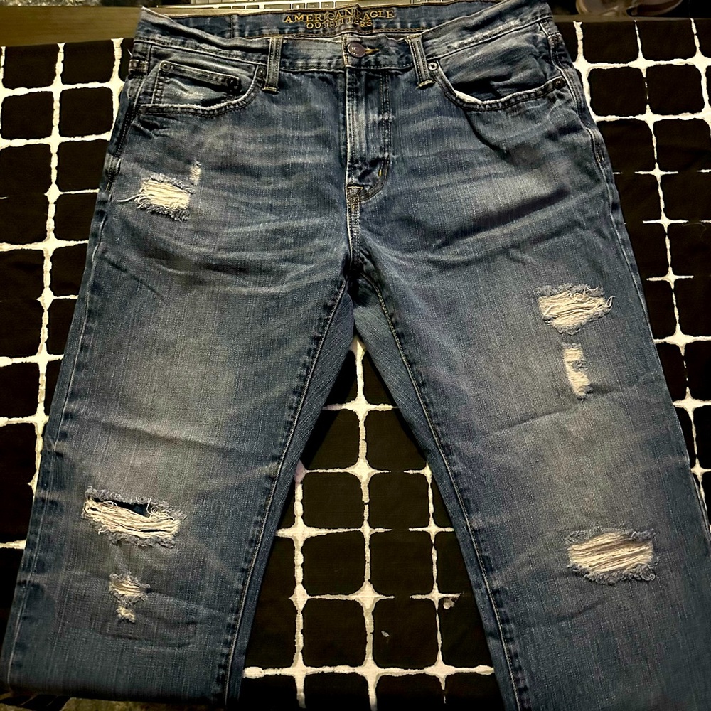 American Eagle Distressed Jean
